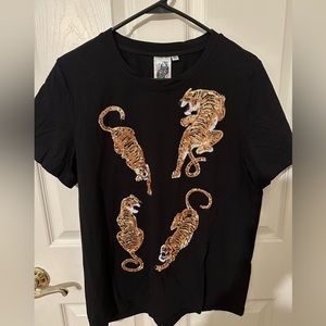 QOS Size XL black tiger tee